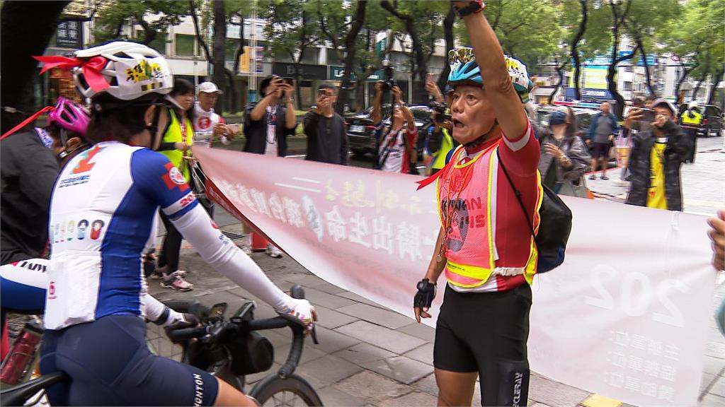 騎出熱血人生! 50位癌友組「不倒騎士團」 挑戰單車環島10天