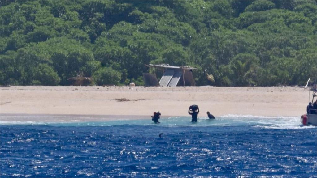 電影「浩劫重生」真實上演！　3男困無人島　棕櫚葉排出求救訊息