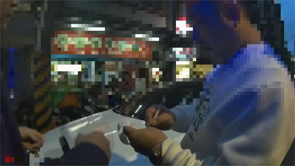 不滿並排被開單　按長喇叭挑釁警方慘被多開1張罰單