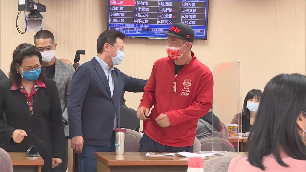 現身立院談罷免不委屈 陳柏惟:社區隊vs.洋基隊平手再戰