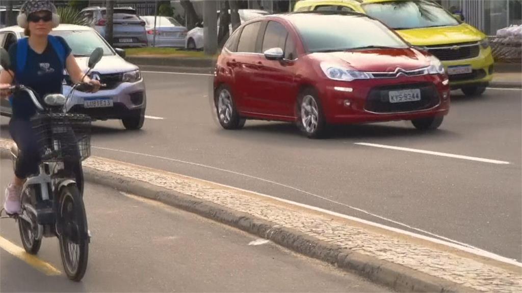 眾多巴西民眾捨棄開車　選擇電動自行車移動　環保意識抬頭　能源價格漲