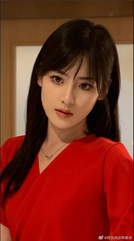 中國「抖音第一美女」遭爆男扮女裝!火大直播開嗆:先問你是不是人
