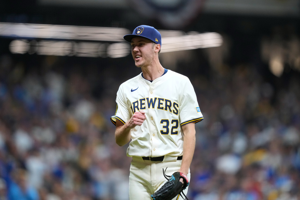MLB(影)／釀酒人火球新秀投手中繼表現亮眼！　用犀利變化球奪下勝投　　
