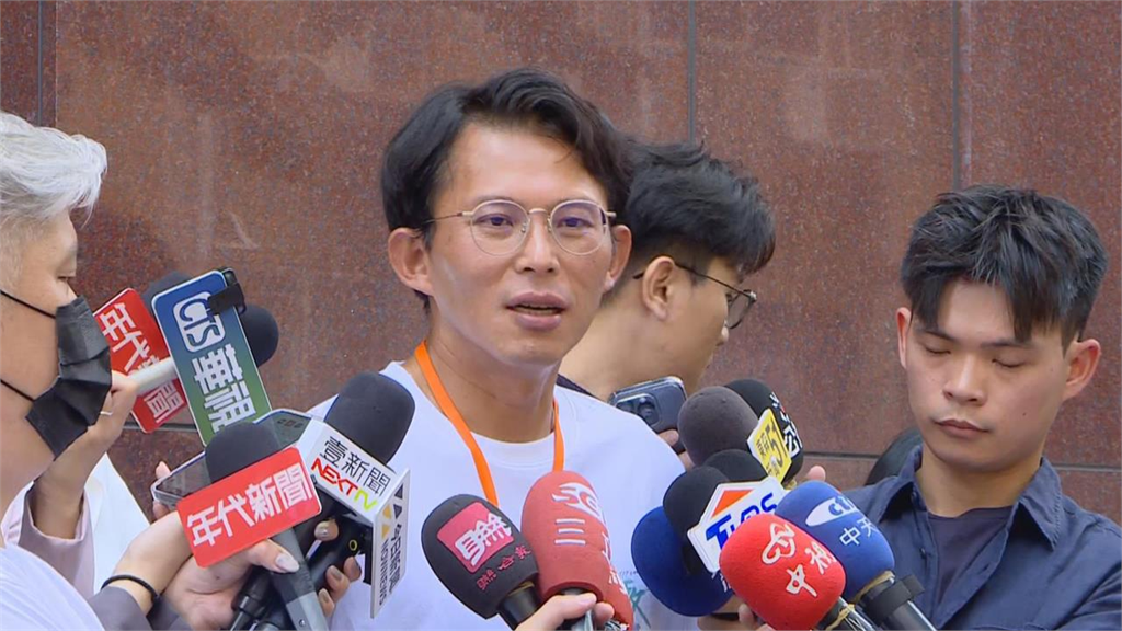 黃國昌直播嗆北檢口吃「狂噴這1字」！下秒沉默6秒「嘴唇微抖」網憂：中風了？