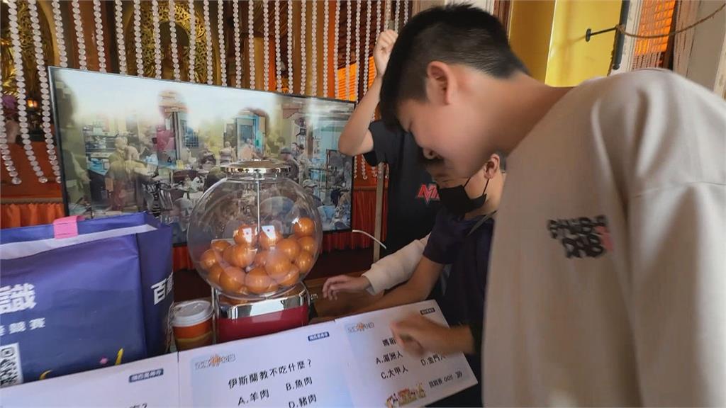 "台版吳哥窟"台南楠西萬佛寺圍爐氣氛溫馨 法會祈和平