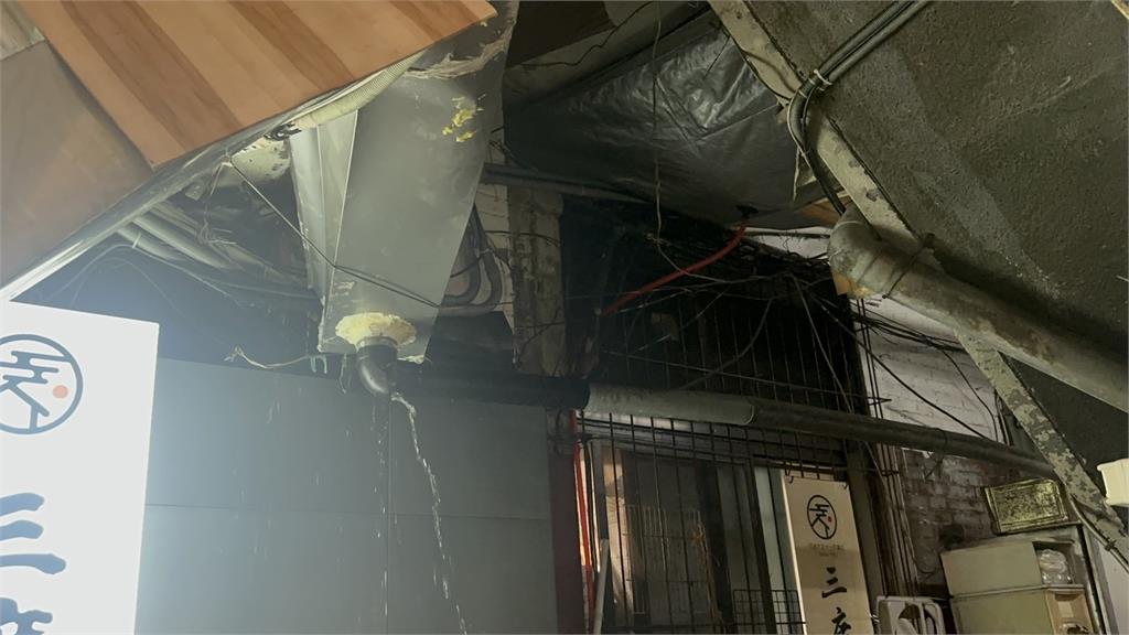 快新聞/豪雨!台中第三市場天花板掉落 車站公車道淹成「汪洋一片」