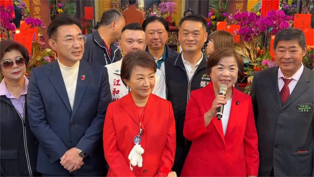 2026前哨戰！蕭美琴合體何欣純　「戰貓帽T」成最吸睛焦點