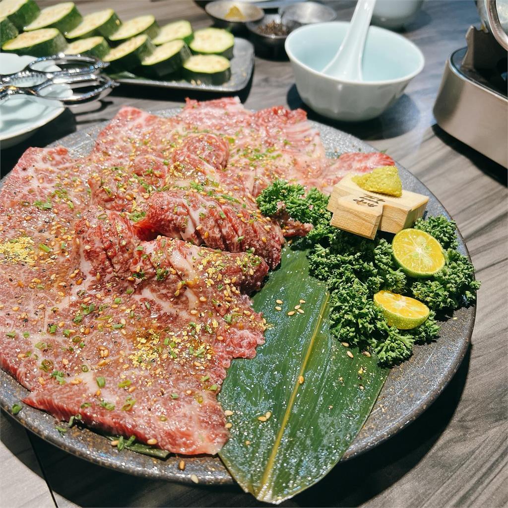 慶生變噩夢「2盤肉10100元」 她看帳單氣炸:炭火費也要收