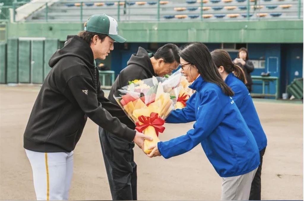 中職／總教練洪一中親領軍 率台鋼雄鷹14位投手沖繩移訓