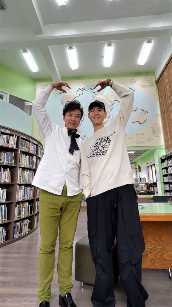 天母國中校園講座邀請陳鴻 幽默話語讓國中生好嗨
