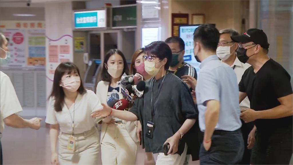 蔡炳坤中風開刀進加護病房 黃珊珊曝他忙「這事」沒日沒夜:盼早日康復