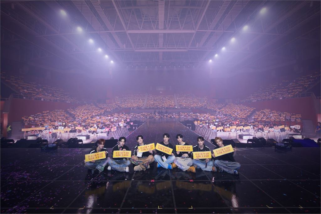 後空翻掉褲子！JYP旗下男團NEXZ演出事故 四角褲全被看光！