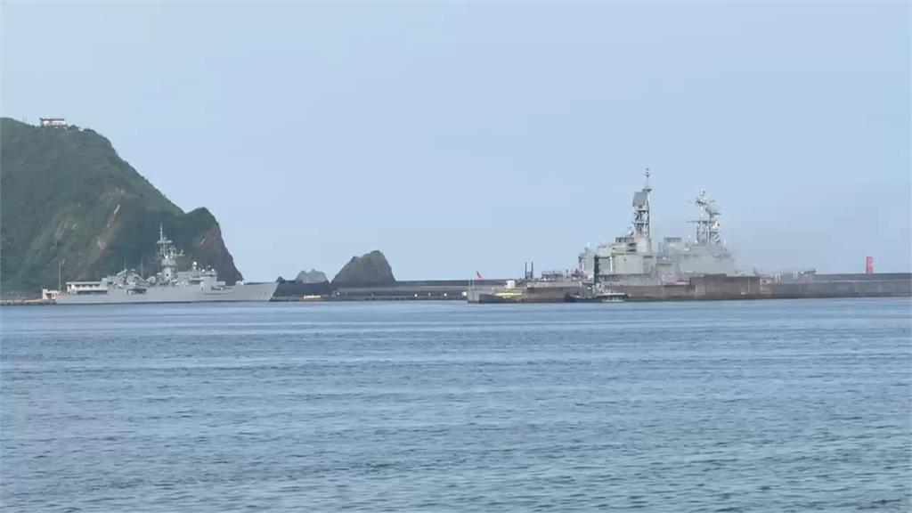 最強主力「馬公軍艦」停蘇澳港起火 8輛消防車出動戒護