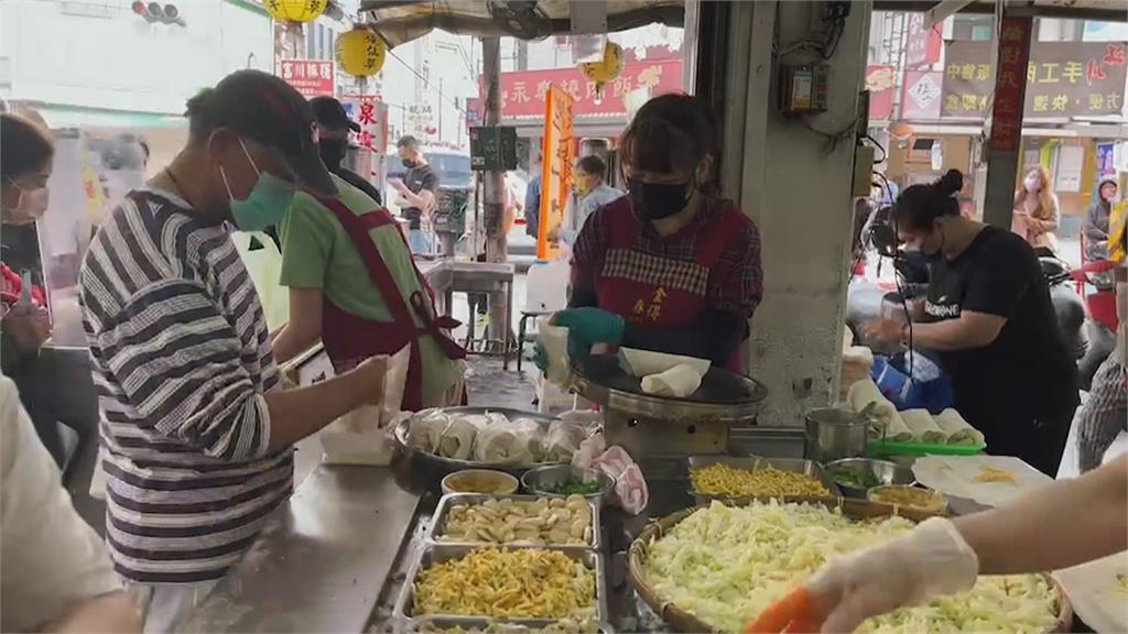 清明必吃!台南春捲店一早現排隊人龍 清明節前祭限購令