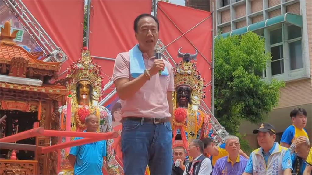 郭台銘埔里遶境扛轎　南投縣議長何勝豐陪同
