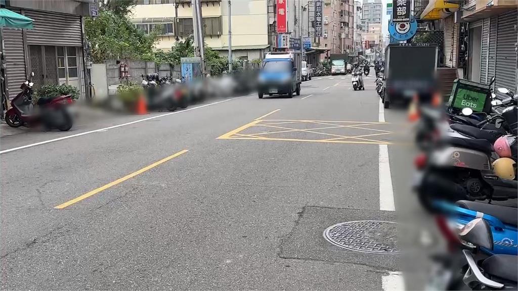 路霸?新竹保時捷「臨停擋車道」 遭酸:送晚餐很重要