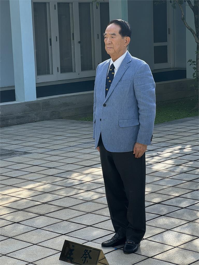 洪秀柱嗨去中共93閱兵!宋楚瑜現身中正紀念堂「酸中國勿炫耀武力」近況曝光