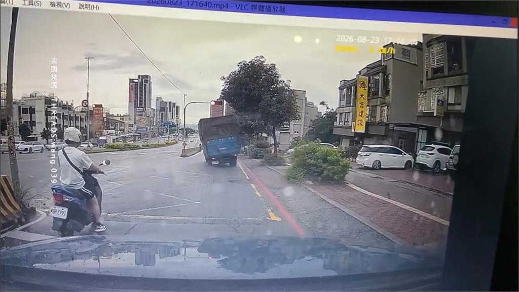 非洲男無照駕車失控　撞顏清標住家外波及16車
