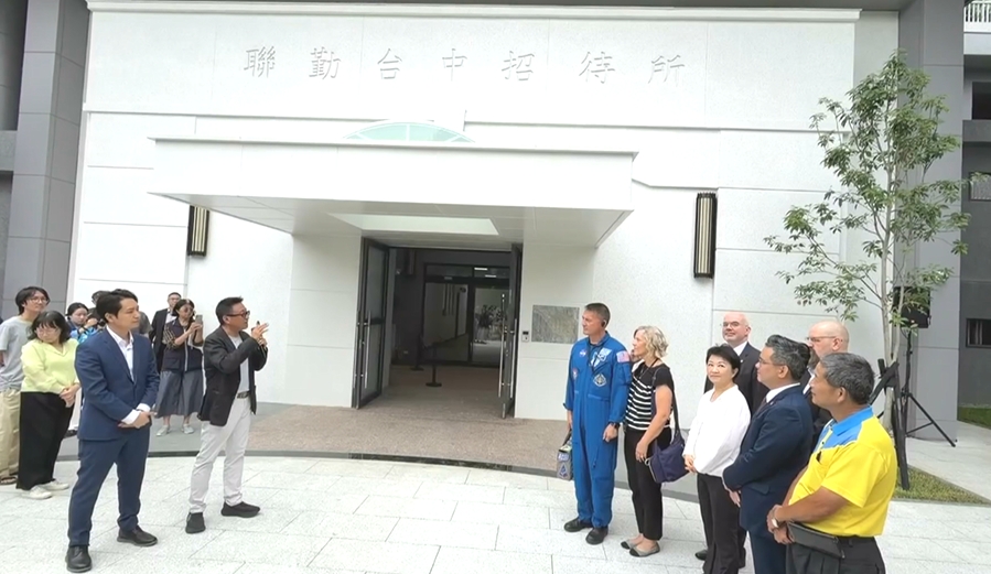 台裔NASA太空人林琪兒 "回台中故鄉"訪麵包廠