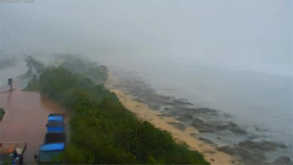 海葵登陸！綠島颳16級強風　中南部嚴防10級以上陣風