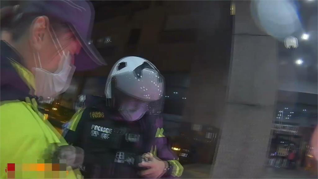 耶誕城爆警民衝突　違規攤商竟喊警察打人