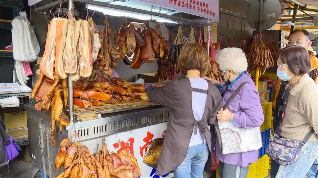 過年少不了這味！　老字號臘肉店每天排滿人龍