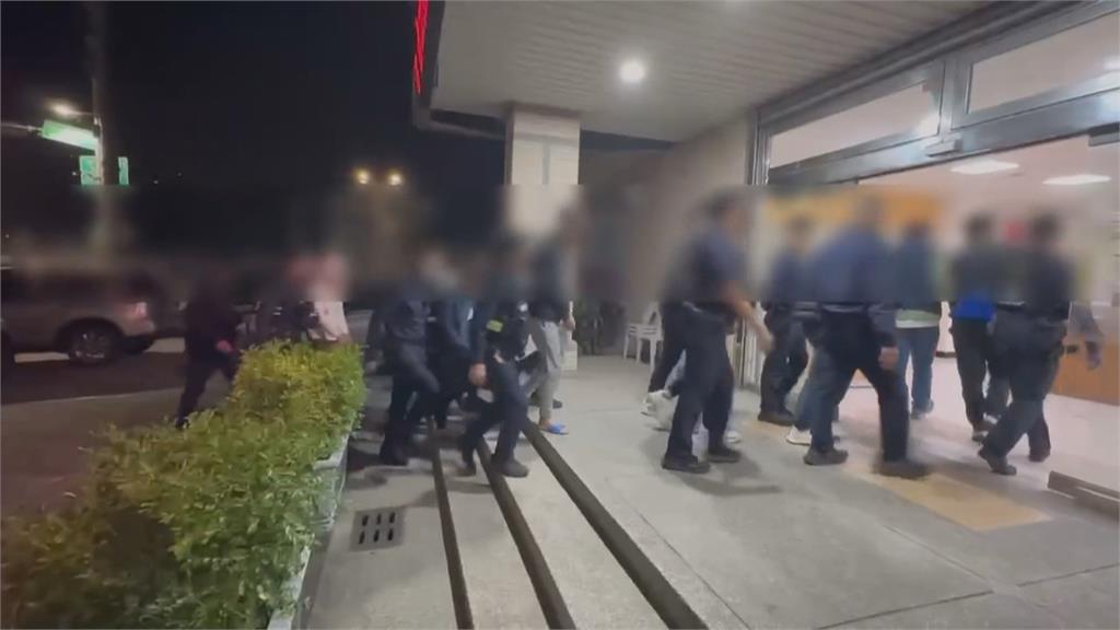 快新聞／暗夜擄人！鳳山警快打部隊逮7人送辦　1嫌在逃中