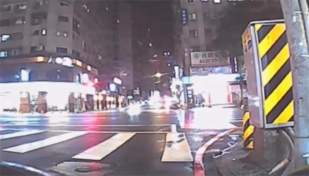 ８旬婦過馬路遭攔腰衝撞重傷　駕駛「疑為毒駕」待尿檢確認