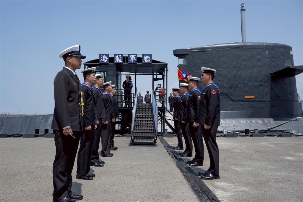 快新聞／賴清德登海鯤、海龍軍艦！喊話在野支持國防