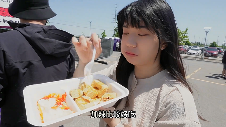 加拿大見到夜市美食!蚵仔煎卻加大白菜 台妞一嚐笑嘆:變大阪燒