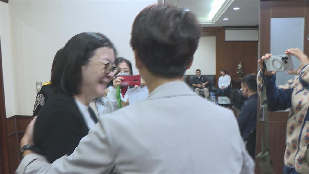 拚團結！　陳亭妃訪台南市議會　拜會議長邱莉莉