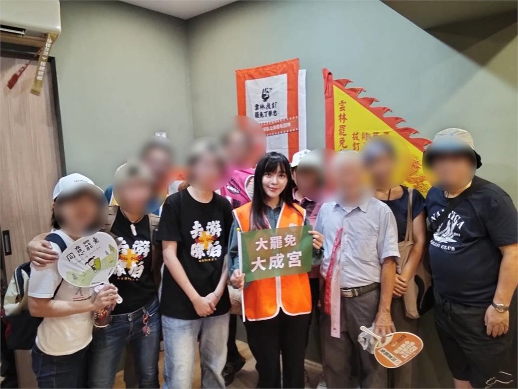 黃捷助陣「雲林拔釘」罷團掃街催票!婦人疑騎車「試圖衝撞」畫面曝光