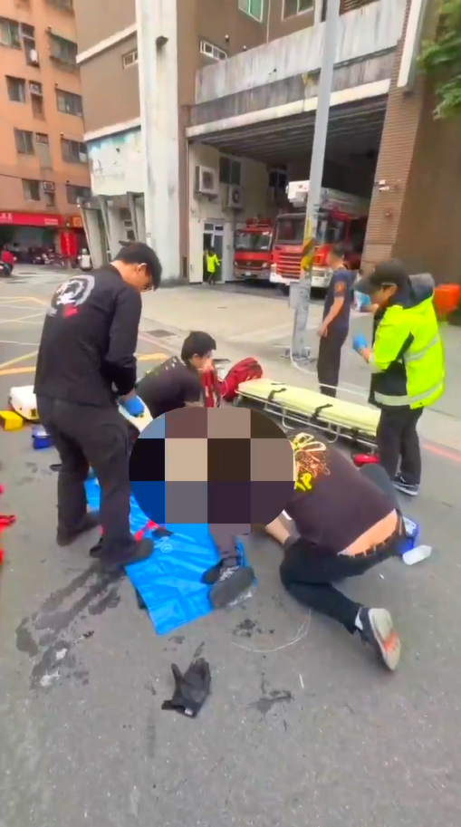 最新/汐止男騎士慘自摔「失去生命跡象」 救護人員現場搶命急救