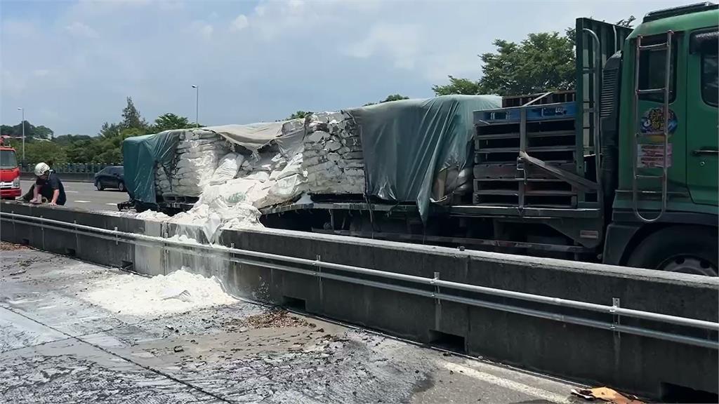 快新聞/嚇!國3苗栗大山段火燒車 「油漆原料助燃」黑煙直竄天際