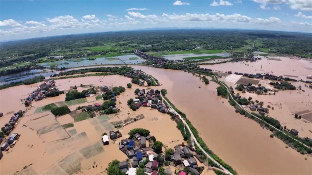 毛澤東故鄉慘淹淪泥海! 居民看暴雨哭喊「沒法住了」