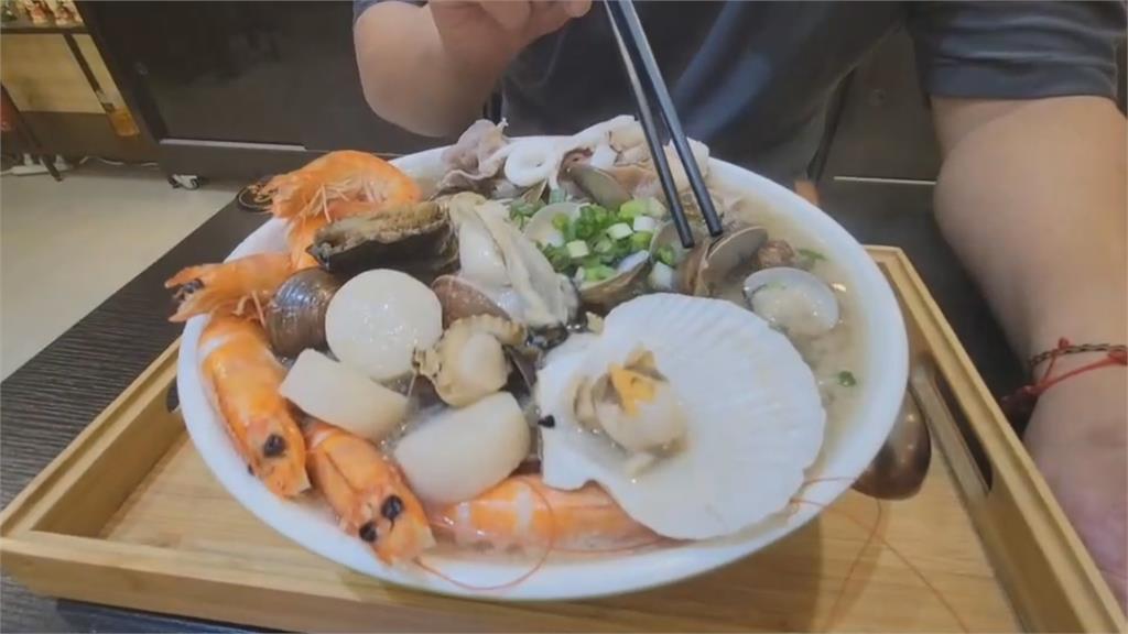 每日限量！　台南隱藏版炒飯　13尾蝦鋪滿飯盒