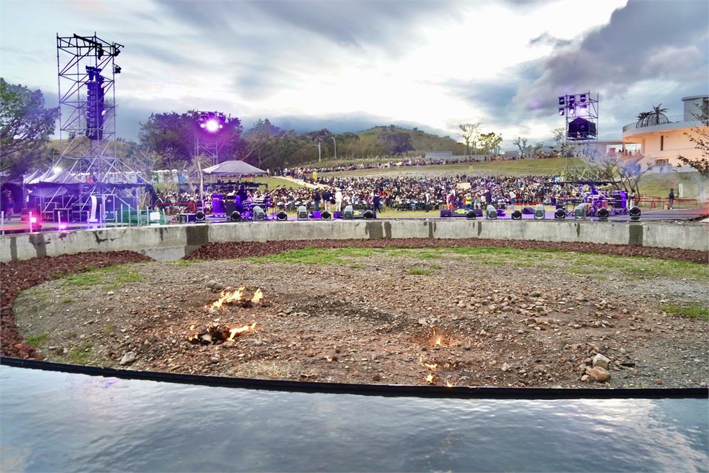 快新聞/謠言不攻自破!周春米帶領南台灣見證奇景 恆春出火地質公園啟用