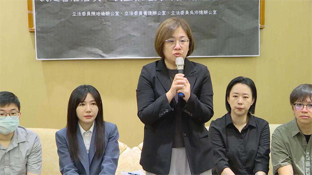 快新聞／我是書店店員！綠委譴責中國「焚書」聲援香港　業者齊喊：出版自由