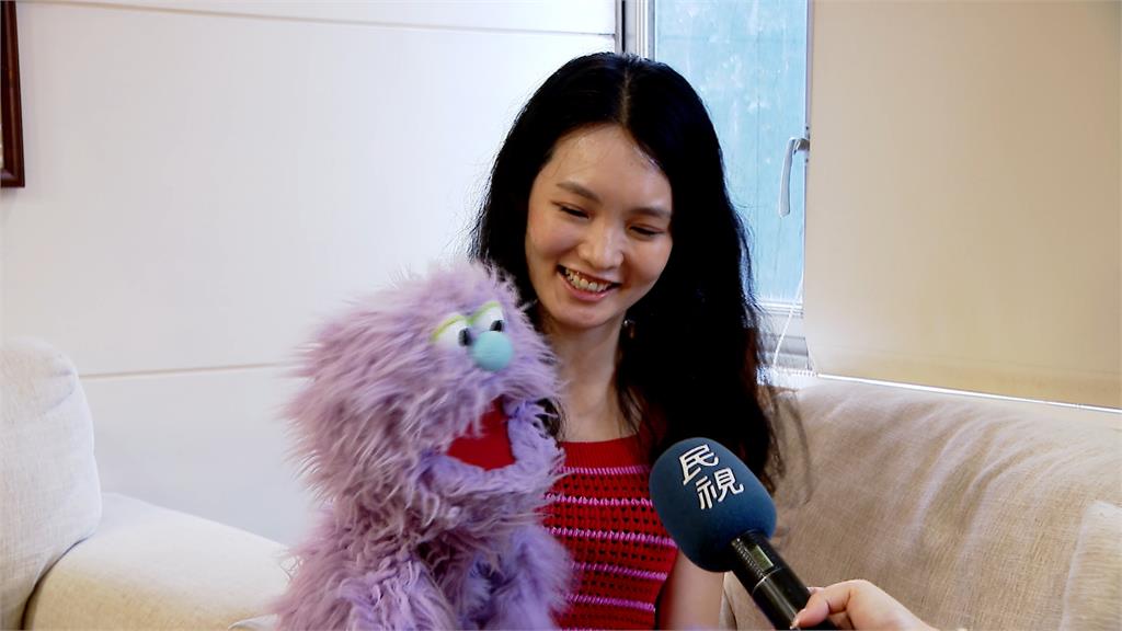 對抗過年魔王提問！　正妹腹語師、古德教「這句」解套