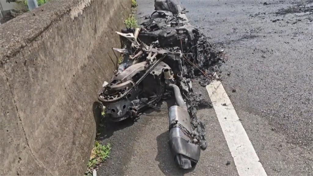 重機疑過彎不慎打滑"起火燃燒" 大湖分局長恰巧經過助滅火
