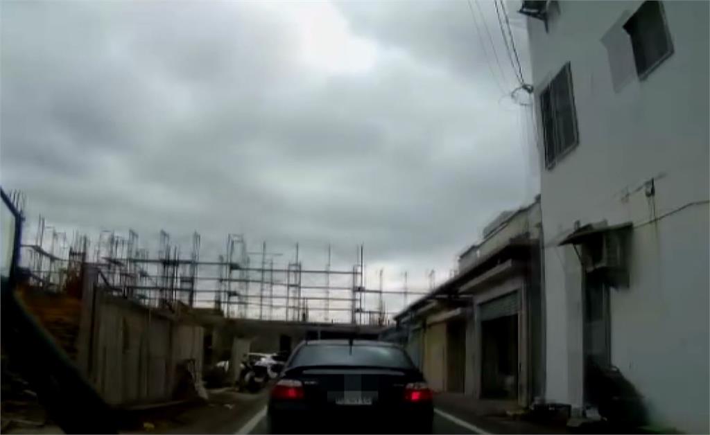 等紅燈違規遇巡邏警　花蓮「三條通」嫌逃逸躲死巷落網