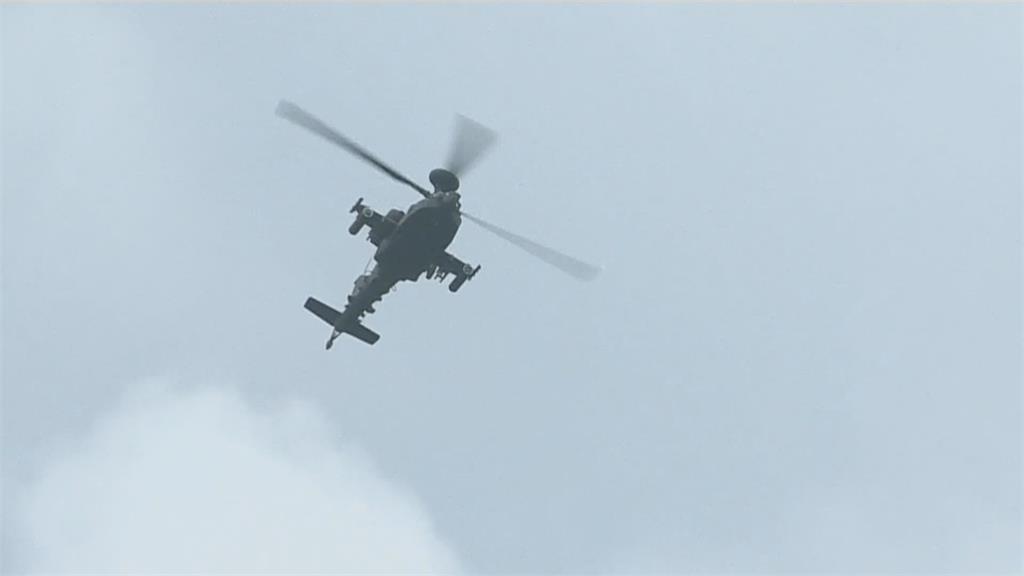 陸軍「空武」實彈操演　眼鏡蛇直升機發射20機砲
