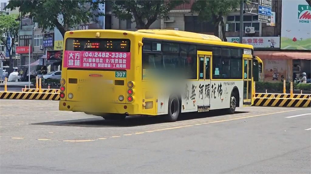 獨家直擊！公車懶找車位　「臨停槽化線」故態復萌