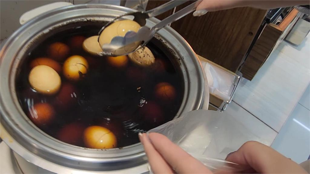 1塊錢掉進茶葉蛋鍋!妹子霸氣全包「買下整鍋66顆蛋」吸14萬人狂讚