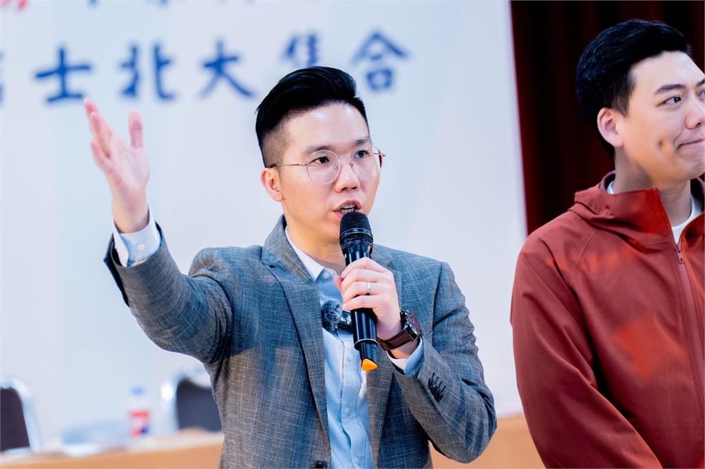 歷史哥質疑八炯抄襲大翻車「緊急鬼轉了」!喊1句「神邏輯開戰」網笑:好了啦