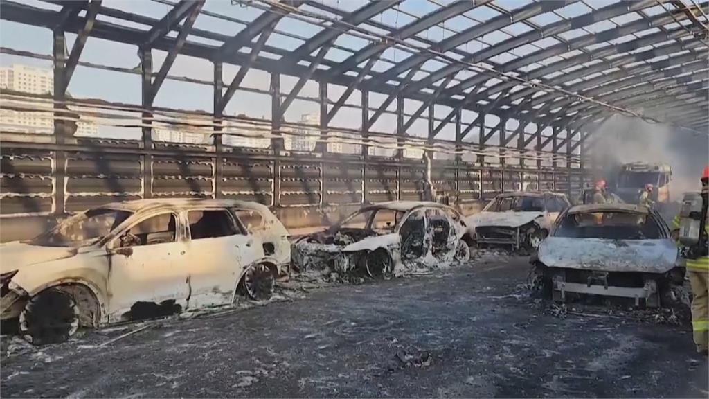 南韓高速公路隔音隧道大火 公車、卡車相撞爆炸釀死傷