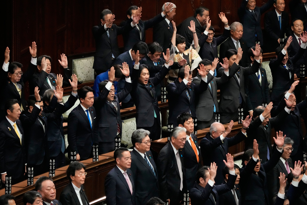 快新聞/高喊萬歲!日本藍白聯合對抗高市早苗 眾議院二戰以來最短競選日程開跑
