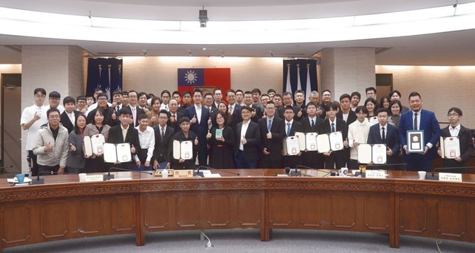 和安保代榮獲發明展金牌及國際特別獎 臺北市長蔣萬安接見表揚