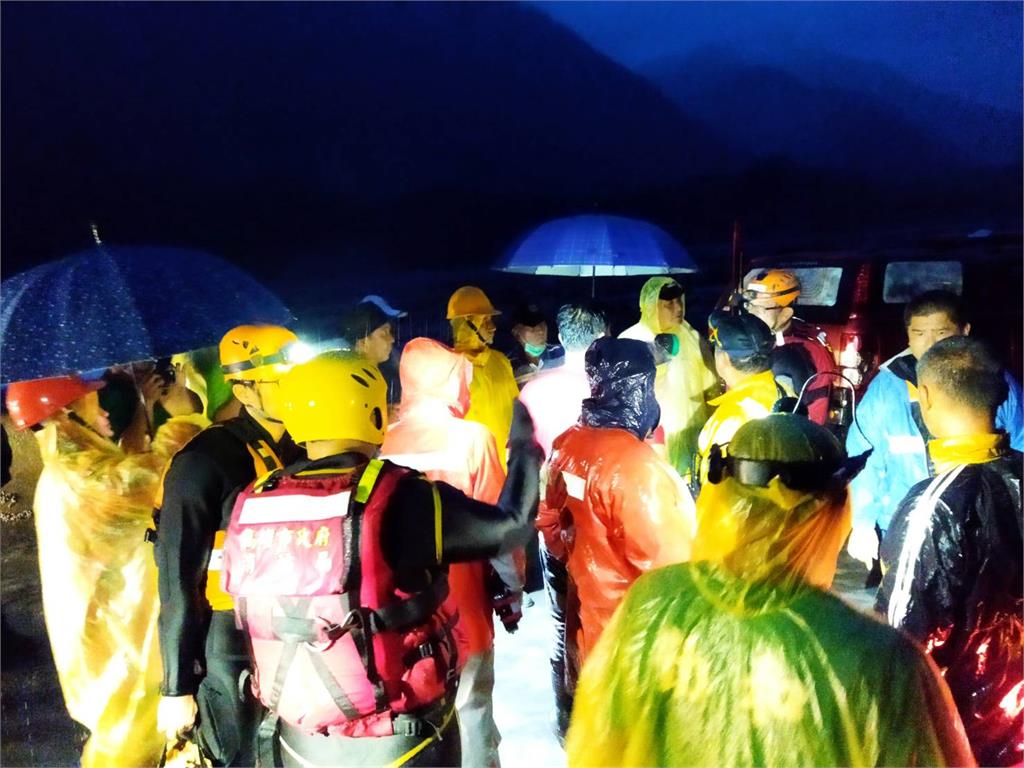 快新聞/明霸克露橋斷3部落成孤島 桃源區代表謝宜真慰問遭沖走「下落不明」