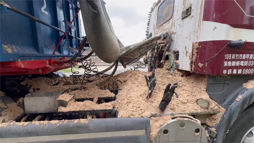 台61曳引車閃避事故車泥沙滲漏　後車追撞兩人命危